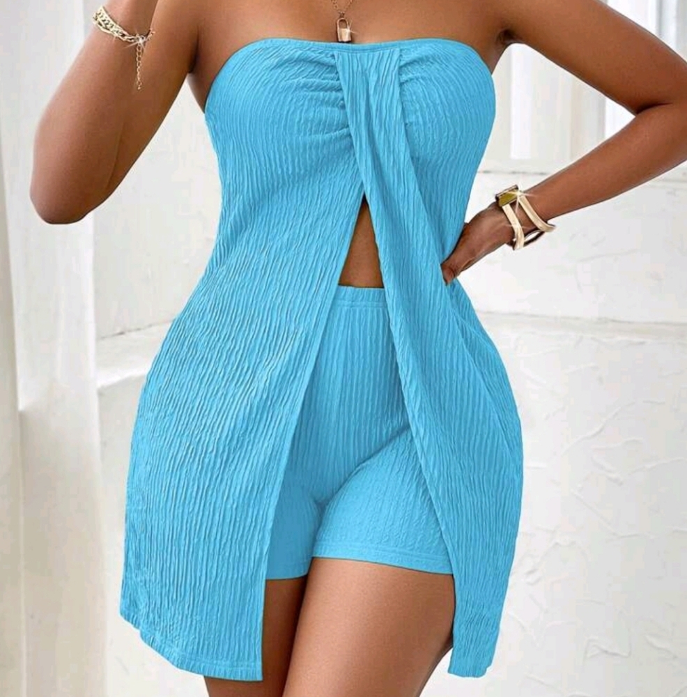 Solid Color Twisted Front Split Green Strapless Top And Shorts Set - Picture 3 of 4